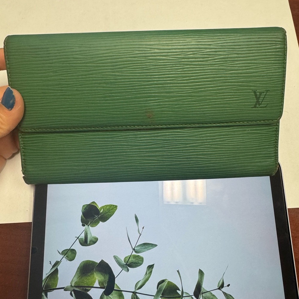 Louis Vuitton Long Green Epi Leather Wallet 💚 - Picture 1 of 11